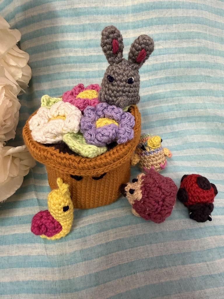 [AM CT 2] Garden Friends Basket